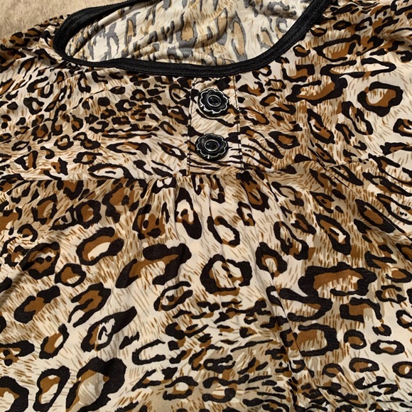 Leopard blouses - Picture 4 of 6